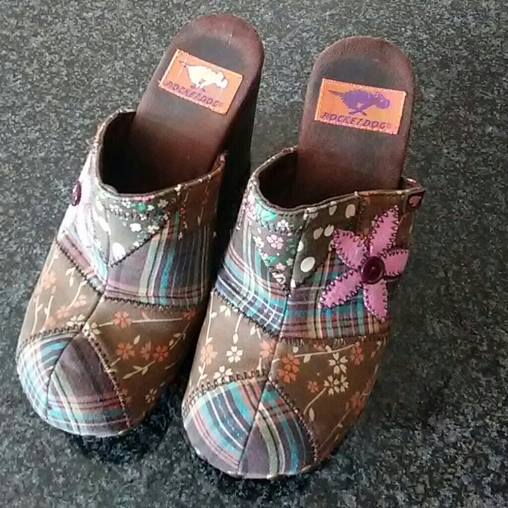 Rocket dog wedge clogs